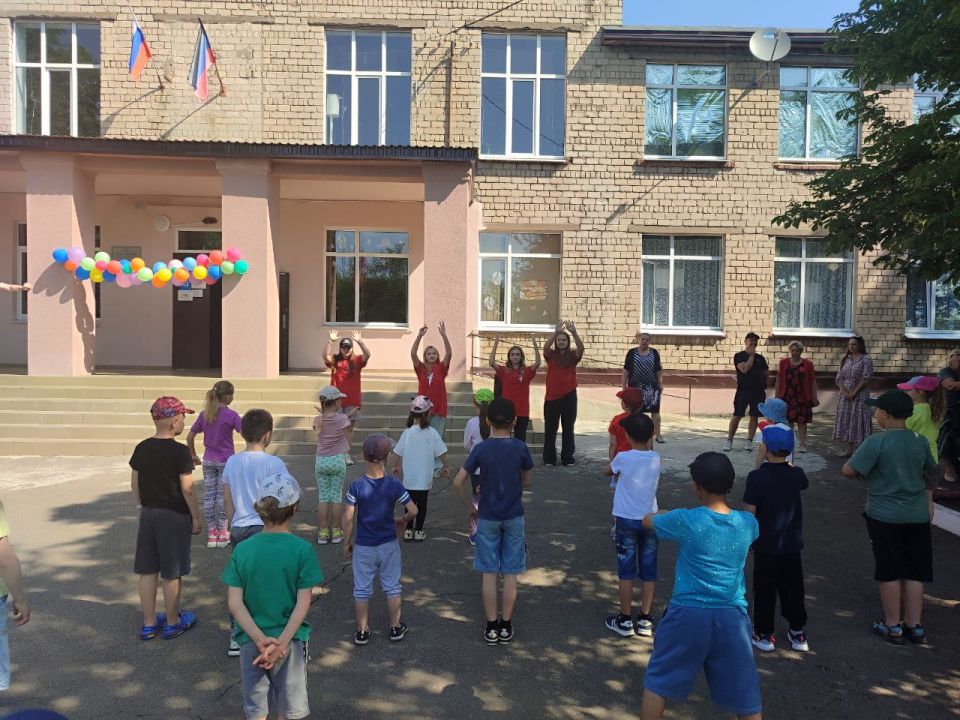 2 июня в Мангушском муниципальном округе стартовали 8 пришкольных лагерей, которые собрали 269 счастливых обучающихся! А также открылись 4 площадки досуга для 82 юных исследователей! 2 июня в Мангушском муниципальном округе стартовали 8 пришкольных лагерей, которые собрали 269 счастливых обучающихся! А также открылись 4 площадки досуга для 82 юных исследователей!