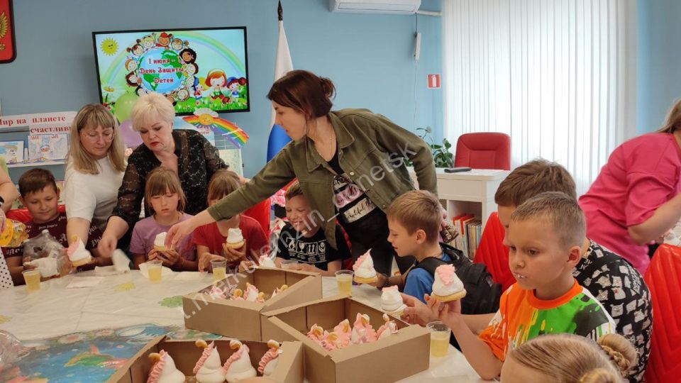 В клубе села Бирюки состоялось весёлое, яркое и душевное праздничное мероприятие, посвящённое Международному дню защиты детей! В клубе села Бирюки состоялось весёлое, яркое и душевное праздничное мероприятие, посвящённое Международному дню защиты детей!