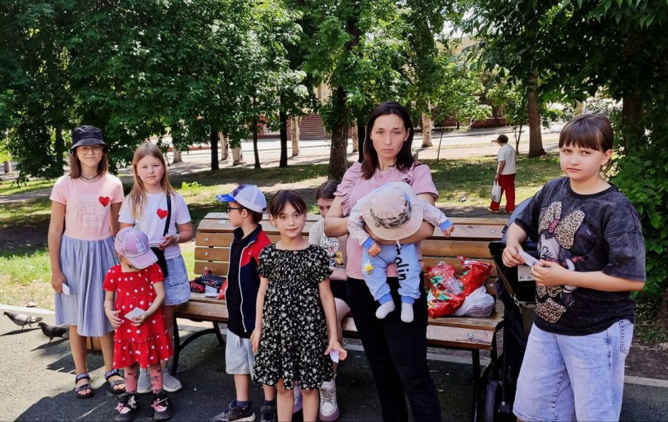 Акция против абортов "МАМА, я буду тебе улыбаться" в Торезе Акция против абортов "МАМА, я буду тебе улыбаться" в Торезе
