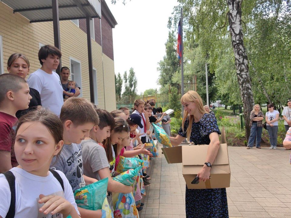 Летние каникулы начинаются с праздника! Именно так они начались для ребят, посещающих летнюю площадку при общеобразовательной школе № 7 Летние каникулы начинаются с праздника! Именно так они начались для ребят, посещающих летнюю площадку при общеобразовательной школе № 7