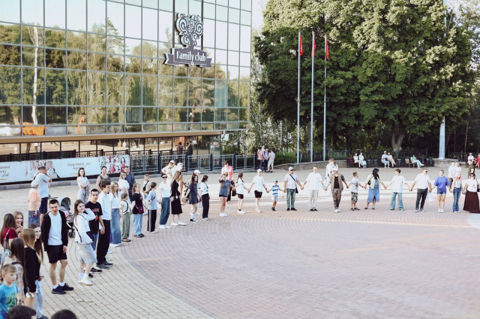 В День защиты детей вся Республика объединилась в «Хороводе Дружбы» В День защиты детей вся Республика объединилась в «Хороводе Дружбы»