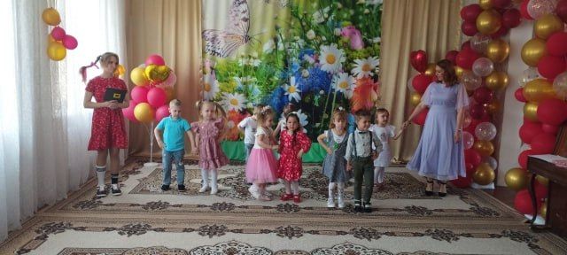 Сегодня, 2 июня в ГКДОУ «Детский сад № 4 «Сказка» г. о. Дебальцево» прошел замечательный праздник «Детство», который посвящается Международному дню защиты детей Сегодня, 2 июня в ГКДОУ «Детский сад № 4 «Сказка» г. о. Дебальцево» прошел замечательный праздник «Детство», который посвящается Международному дню защиты детей