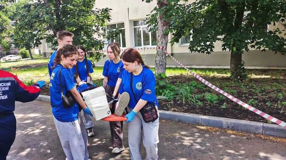 Юные снежнянцы поучаствовали в республиканском слёте школьных спасательных отрядов Юные снежнянцы поучаствовали в республиканском слёте школьных спасательных отрядов