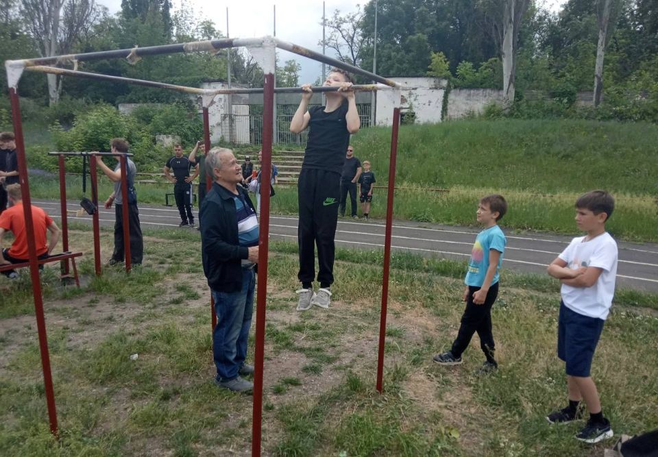 31.05.2025 на городском стадионе состоялось личное первенство города Харцызска по воркауту 31.05.2025 на городском стадионе состоялось личное первенство города Харцызска по воркауту
