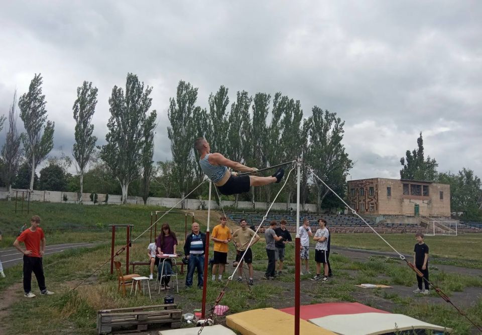 31.05.2025 на городском стадионе состоялось личное первенство города Харцызска по воркауту 31.05.2025 на городском стадионе состоялось личное первенство города Харцызска по воркауту