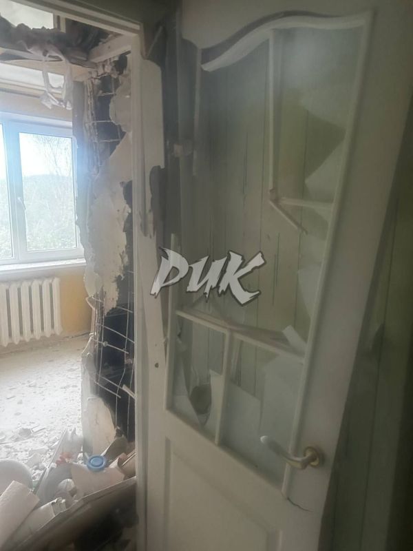 Иван Приходько: Последствия артобстрела поселка Комарова (Никитовский район Горловки) со стороны украинских террористов 30 мая Иван Приходько: Последствия артобстрела поселка Комарова (Никитовский район Горловки) со стороны украинских террористов 30 мая