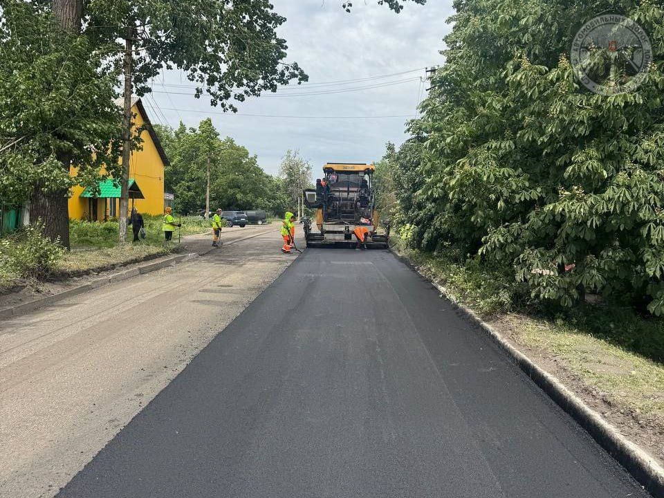 На завершающем этапе работы по приведению в нормативное состояние более 15 км улично-дорожной сети в Снежном и Шахтерске На завершающем этапе работы по приведению в нормативное состояние более 15 км улично-дорожной сети в Снежном и Шахтерске