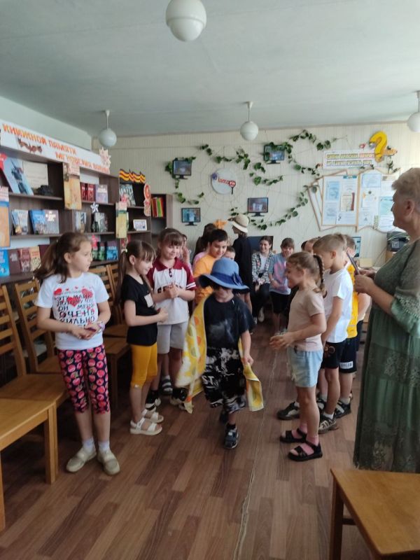 Праздник в библиотеке. «Мы встречаем праздник лета, праздник солнца, праздник света», под таким названием в библиотеке-филиале № 11 для ребят из пришкольного лагеря «Новое поколение» школы № 8 состоялась конкурсно- игровая... Праздник в библиотеке. «Мы встречаем праздник лета, праздник солнца, праздник света», под таким названием в библиотеке-филиале № 11 для ребят из пришкольного лагеря «Новое поколение» школы № 8 состоялась конкурсно- игровая...