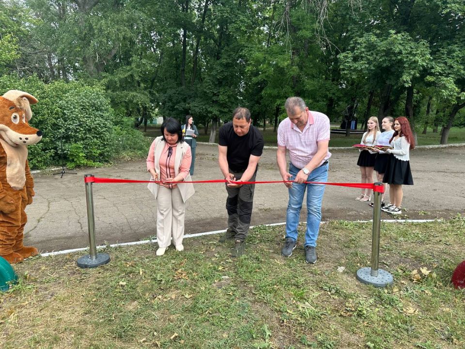 В День защиты детей, в селе Новогнатовка, состоялось официальное открытие новой детской площадки В День защиты детей, в селе Новогнатовка, состоялось официальное открытие новой детской площадки