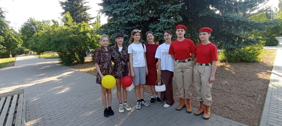 В честь Дня защиты детей юнармейцы ВПК "Отвага" г. Ждановка совместно с молодёжными организациями провели для ребят увлекательный квест В честь Дня защиты детей юнармейцы ВПК "Отвага" г. Ждановка совместно с молодёжными организациями провели для ребят увлекательный квест