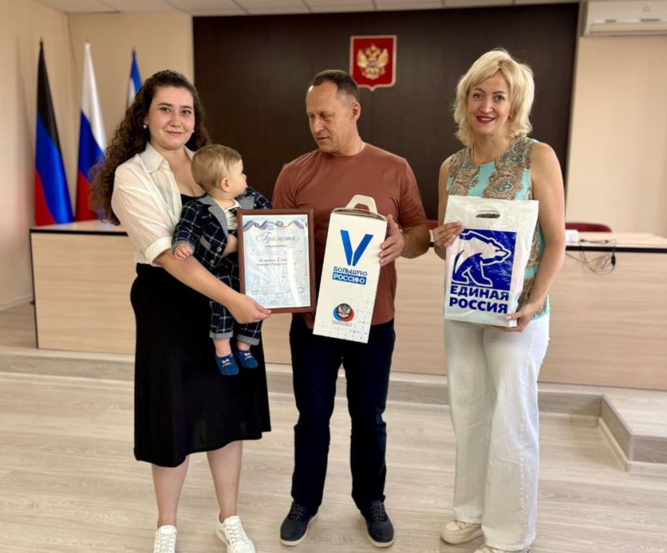 В честь Международного Дня защиты детей состоялась патриотическая акция «Парад колясок» партии "Единая Россия" и сегодня с удовольствием поздравили самых креативных участников В честь Международного Дня защиты детей состоялась патриотическая акция «Парад колясок» партии "Единая Россия" и сегодня с удовольствием поздравили самых креативных участников