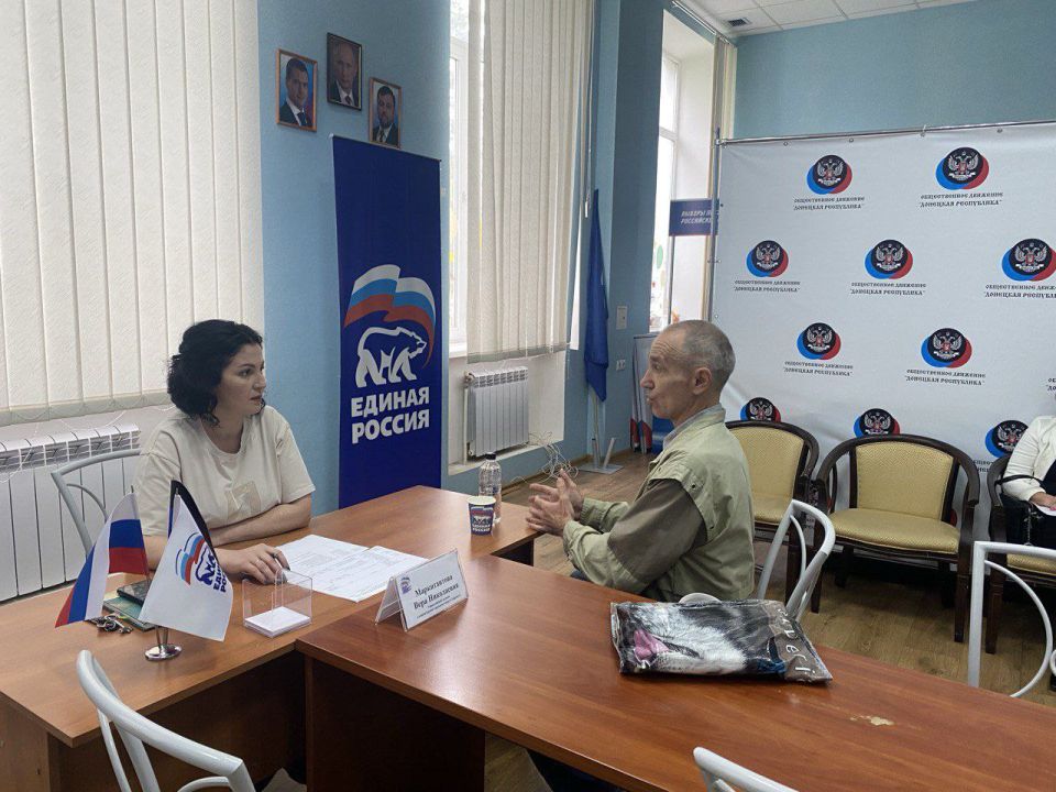 30 мая управляющий делами Администрации муниципального образования городского округа Харцызск Маркитантова Вера Николаевна провела прием граждан в общественной приемной партии «Единая Россия» 30 мая управляющий делами Администрации муниципального образования городского округа Харцызск Маркитантова Вера Николаевна провела прием граждан в общественной приемной партии «Единая Россия»