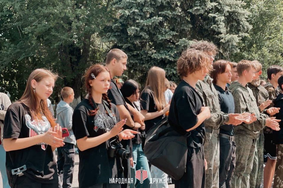 Молодежь в действии. Активисты Шахтерского штаба Народной Дружины организовали форум для молодежи, посвященный Дню защиты детей при поддержке Администрации Шахтерского м. о, а так же при поддержке Батальона им. Максима... Молодежь в действии. Активисты Шахтерского штаба Народной Дружины организовали форум для молодежи, посвященный Дню защиты детей при поддержке Администрации Шахтерского м. о, а так же при поддержке Батальона им. Максима...