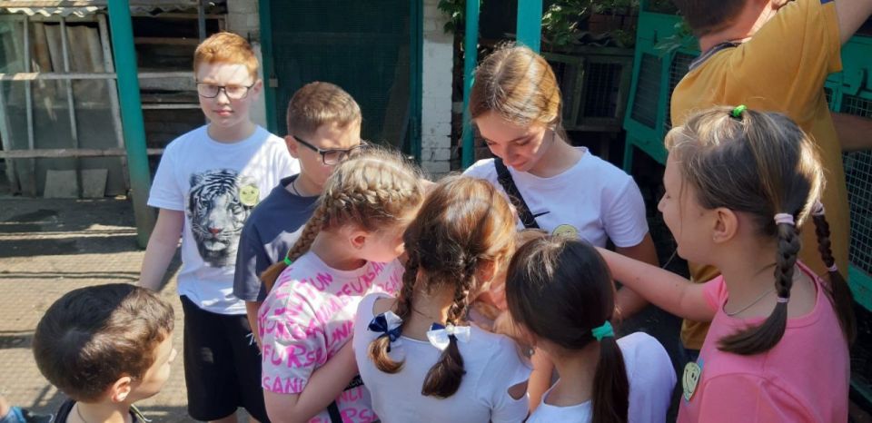 2 июня на базе Муниципального бюджетного учреждения дополнительного образования «Харцызская станция юных натуралистов» начала свою работу площадка досуга «Юннат», ознаменовав начало летних каникул насыщенной программой... 2 июня на базе Муниципального бюджетного учреждения дополнительного образования «Харцызская станция юных натуралистов» начала свою работу площадка досуга «Юннат», ознаменовав начало летних каникул насыщенной программой...