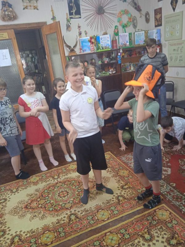 2 июня на базе Муниципального бюджетного учреждения дополнительного образования «Харцызская станция юных натуралистов» начала свою работу площадка досуга «Юннат», ознаменовав начало летних каникул насыщенной программой... 2 июня на базе Муниципального бюджетного учреждения дополнительного образования «Харцызская станция юных натуралистов» начала свою работу площадка досуга «Юннат», ознаменовав начало летних каникул насыщенной программой...
