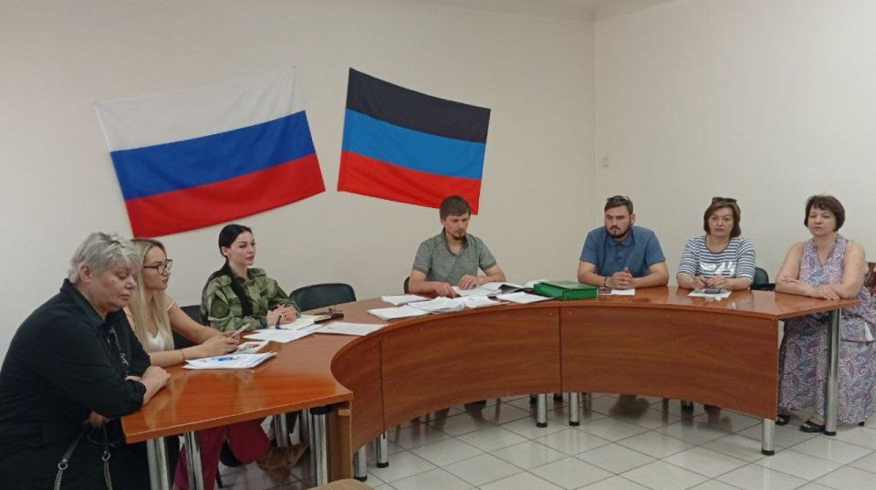Валентин Левченко: В Управе Киевского внутригородского района администрации городского округа Донецк (пр Валентин Левченко: В Управе Киевского внутригородского района администрации городского округа Донецк (пр