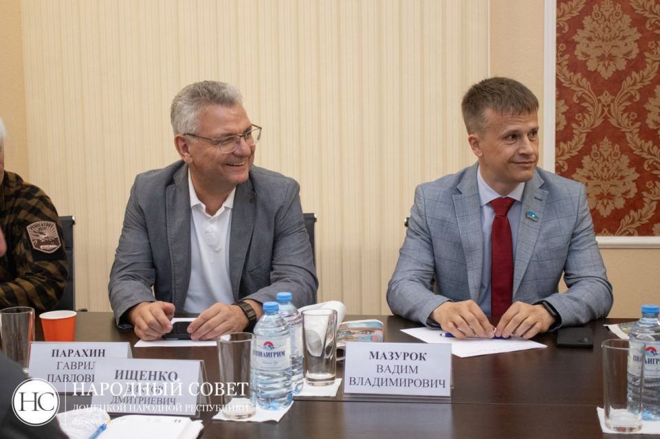 Председатель Народного Совета ДНР Константин Кузьмин провел расширенное заседание Комитета Народного Совета по поддержке участников СВО вместе с делегацией депутатов Государственного Собрания (Ил Тумэн) Республики Саха... Председатель Народного Совета ДНР Константин Кузьмин провел расширенное заседание Комитета Народного Совета по поддержке участников СВО вместе с делегацией депутатов Государственного Собрания (Ил Тумэн) Республики Саха...