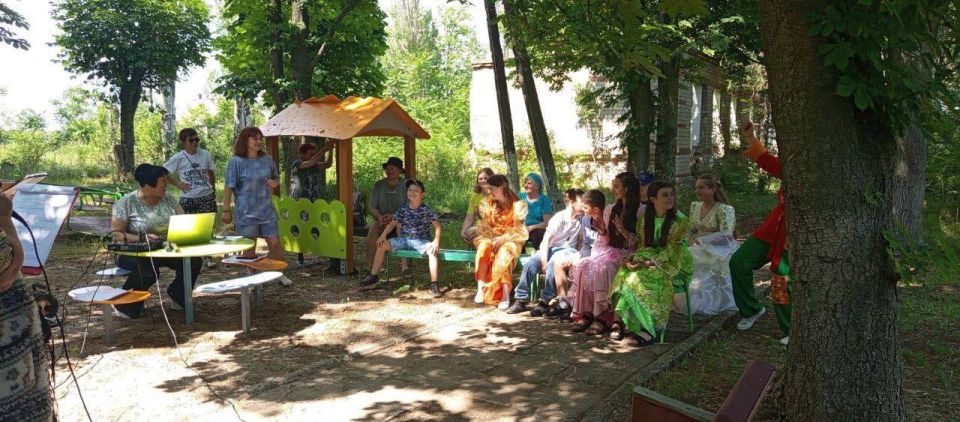 Концертно-развлекательные программы провели для детей села Азовское и села Стародубовка Концертно-развлекательные программы провели для детей села Азовское и села Стародубовка
