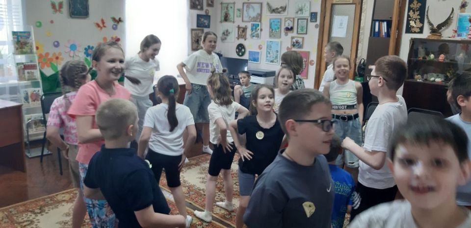 2 июня на базе Муниципального бюджетного учреждения дополнительного образования «Харцызская станция юных натуралистов» начала свою работу площадка досуга «Юннат», ознаменовав начало летних каникул насыщенной программой... 2 июня на базе Муниципального бюджетного учреждения дополнительного образования «Харцызская станция юных натуралистов» начала свою работу площадка досуга «Юннат», ознаменовав начало летних каникул насыщенной программой...