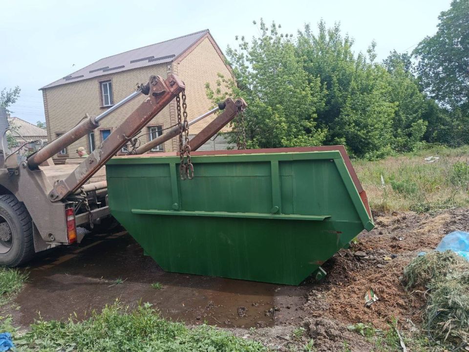 ВНИМАНИЕ!. Уважаемые жители Иловайска! Администрацией совместно с Региональным оператором ГУП ДНР "ДОНСНАБКОМПЛЕКТ" производятся работы по установке контейнеров для сбора и хранения строительного и крупногабаритного мусора... ВНИМАНИЕ!. Уважаемые жители Иловайска! Администрацией совместно с Региональным оператором ГУП ДНР "ДОНСНАБКОМПЛЕКТ" производятся работы по установке контейнеров для сбора и хранения строительного и крупногабаритного мусора...