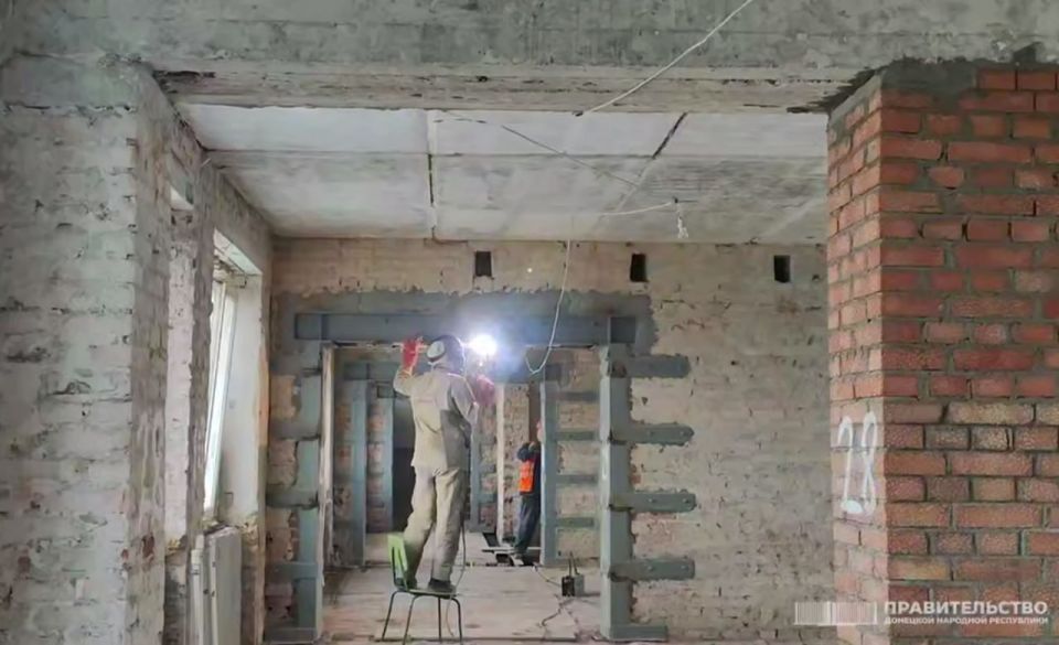 Цифра дня: более 400 человек задействованы на восстановлении Больницы интенсивного лечения Мариуполя Цифра дня: более 400 человек задействованы на восстановлении Больницы интенсивного лечения Мариуполя