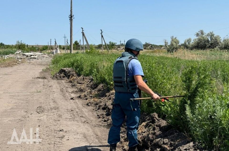 Опасность под завалами. Как спасатели избавляют мирные города от эха войны Опасность под завалами. Как спасатели избавляют мирные города от эха войны
