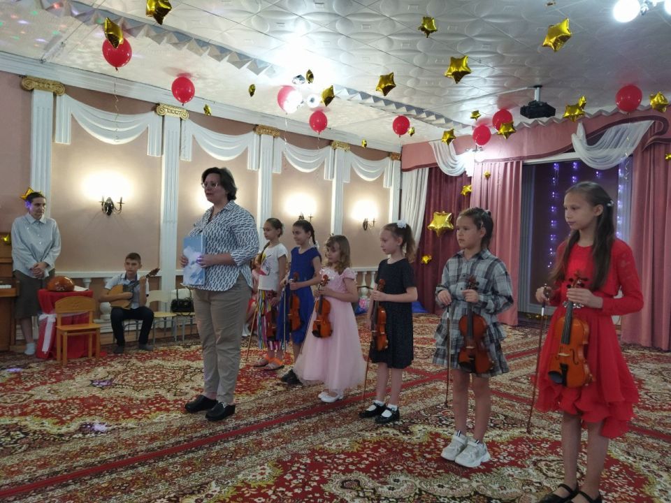 В Кировском продолжаются путешествия филармонии "ДоМиСолька" В Кировском продолжаются путешествия филармонии "ДоМиСолька"