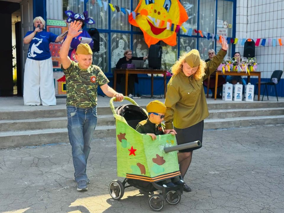 В Снежном отметили Международный день защиты детей патриотической акцией В Снежном отметили Международный день защиты детей патриотической акцией