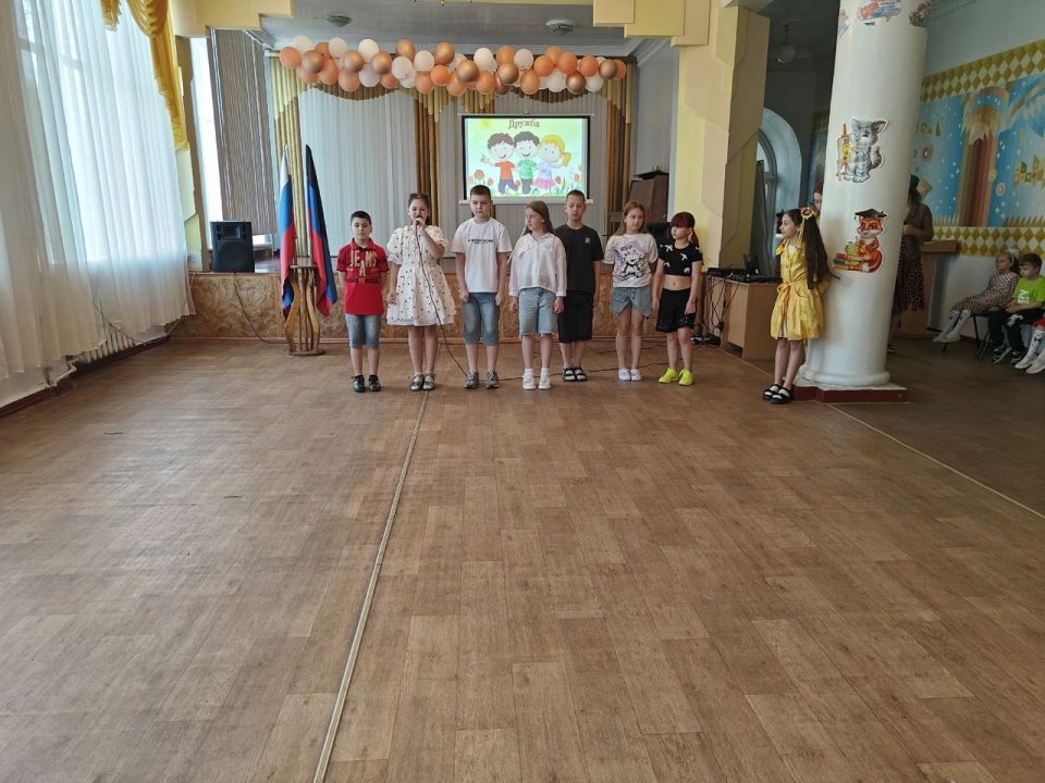В Ждановке открылись пришкольные лагеря В Ждановке открылись пришкольные лагеря