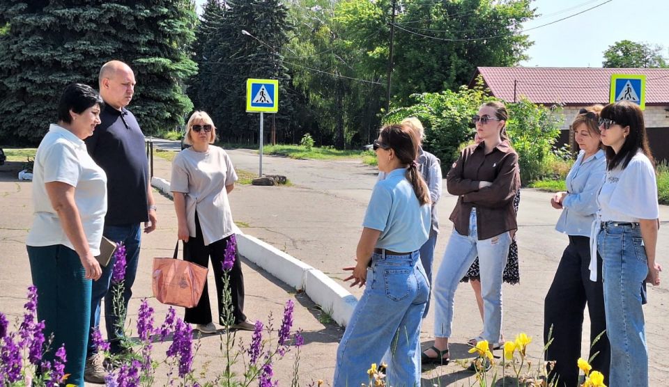 3 июня руководитель Управы Советского внутригородского района Администрации городского округа Макеевка Мария Чулакова провела встречу с населением по улице Скнарева 3 июня руководитель Управы Советского внутригородского района Администрации городского округа Макеевка Мария Чулакова провела встречу с населением по улице Скнарева