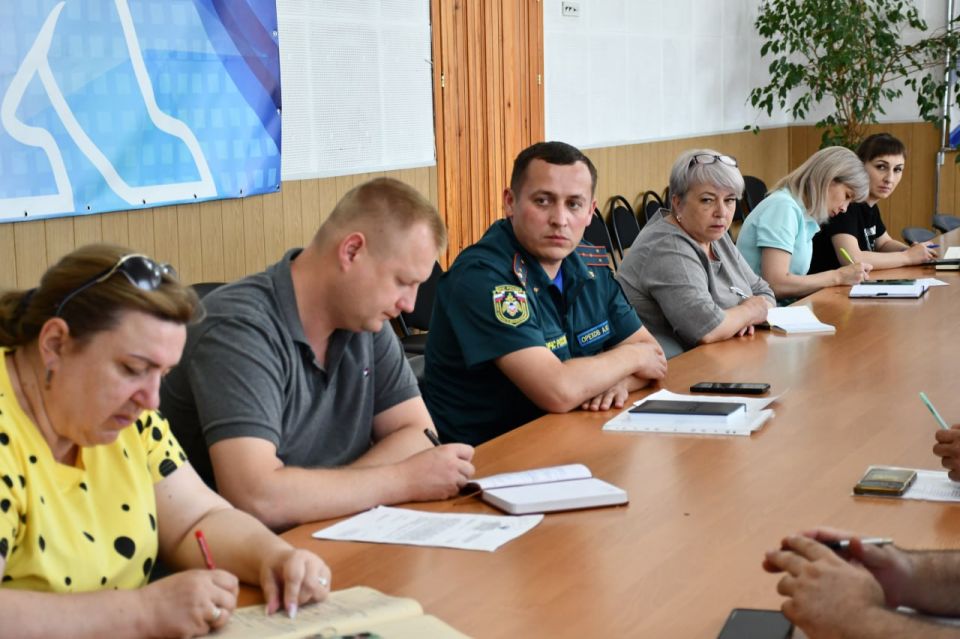 Сергей Желновач: 03.06.2025 под председательством заместителя главы администрации городского округа Дебальцево Глебова Е.Ю. в зале заседаний администрации городского округа Дебальцево прошло заседание комиссии по... Сергей Желновач: 03.06.2025 под председательством заместителя главы администрации городского округа Дебальцево Глебова Е.Ю. в зале заседаний администрации городского округа Дебальцево прошло заседание комиссии по...