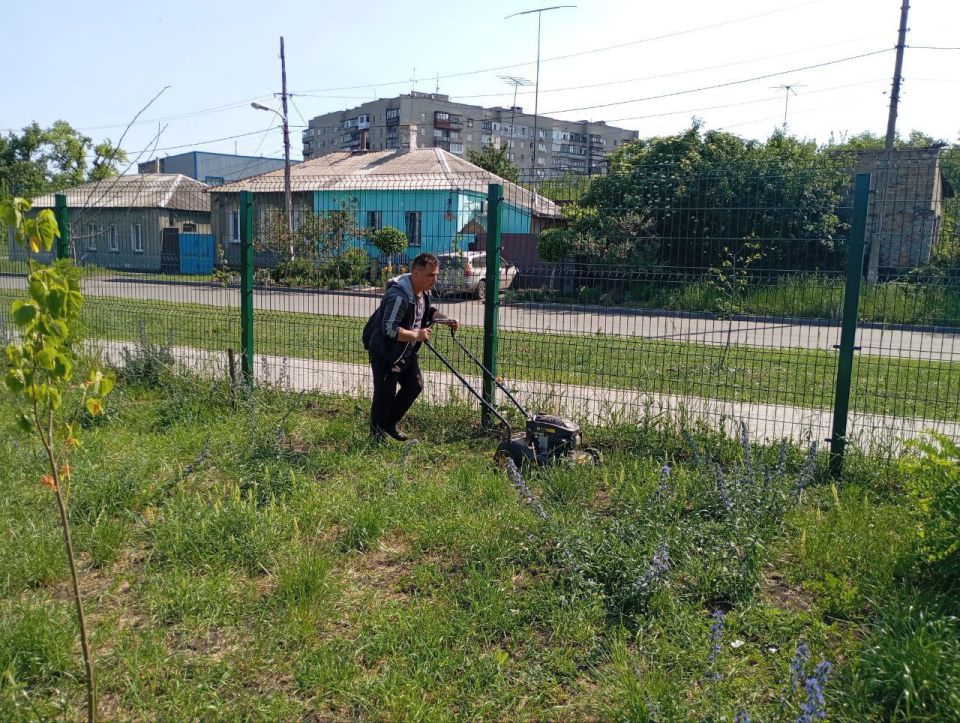 Сергей Желновач: На территории городского округа Дебальцево продолжаются работы по покосу сорных и карантинных трав Сергей Желновач: На территории городского округа Дебальцево продолжаются работы по покосу сорных и карантинных трав