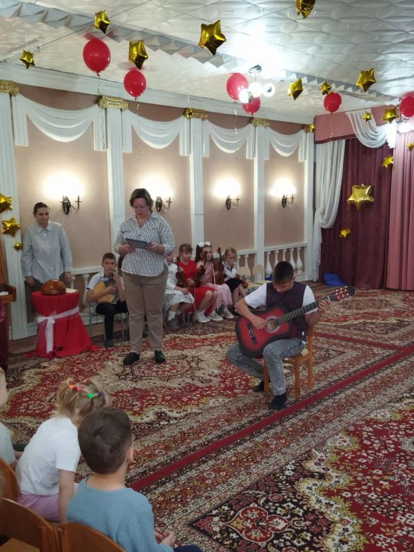В Кировском продолжаются путешествия филармонии "ДоМиСолька" В Кировском продолжаются путешествия филармонии "ДоМиСолька"