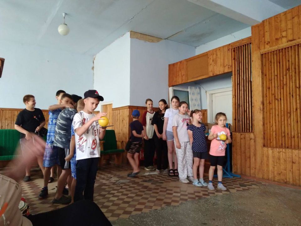 Концертно-развлекательные программы провели для детей села Азовское и села Стародубовка Концертно-развлекательные программы провели для детей села Азовское и села Стародубовка