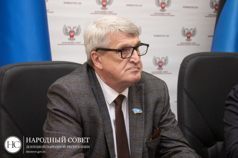 Председатель Народного Совета ДНР Константин Кузьмин провел расширенное заседание Комитета Народного Совета по поддержке участников СВО вместе с делегацией депутатов Государственного Собрания (Ил Тумэн) Республики Саха... Председатель Народного Совета ДНР Константин Кузьмин провел расширенное заседание Комитета Народного Совета по поддержке участников СВО вместе с делегацией депутатов Государственного Собрания (Ил Тумэн) Республики Саха...