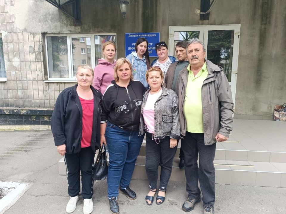 В конце мая в Учебном центре профессиональных квалификаций Донецкого филиала ФГУП «ЖДН» завершила обучение группа рабочих по профессии «Дежурный по переезду» В конце мая в Учебном центре профессиональных квалификаций Донецкого филиала ФГУП «ЖДН» завершила обучение группа рабочих по профессии «Дежурный по переезду»