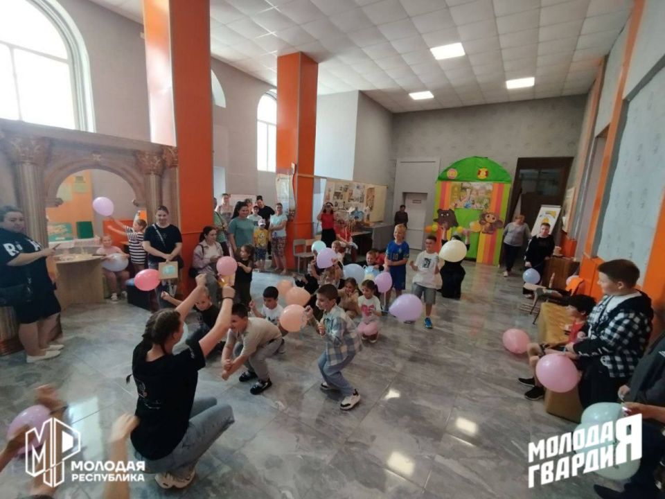 Сохраняем радость детства. Активисты Володарского штаба МР и МГЕР ДНР организовали праздник, посвящённый Дню защиты детей Сохраняем радость детства. Активисты Володарского штаба МР и МГЕР ДНР организовали праздник, посвящённый Дню защиты детей