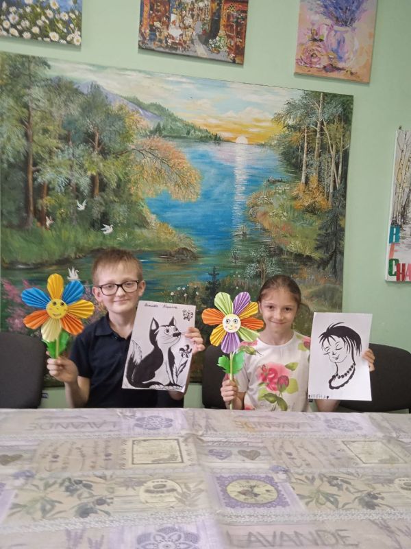 В рамках партийного проекта #КультураМалойРодины с 1 июня 2025 года в МБУ "Новотроицкий ДК "Горняк" проходит выставка "Мир фантазии и красок", посвященная Дню защиты детей, созданная участниками кружка "Карандашик" В рамках партийного проекта #КультураМалойРодины с 1 июня 2025 года в МБУ "Новотроицкий ДК "Горняк" проходит выставка "Мир фантазии и красок", посвященная Дню защиты детей, созданная участниками кружка "Карандашик"