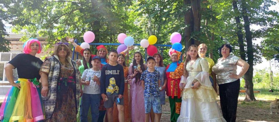 Концертно-развлекательные программы провели для детей села Азовское и села Стародубовка Концертно-развлекательные программы провели для детей села Азовское и села Стародубовка
