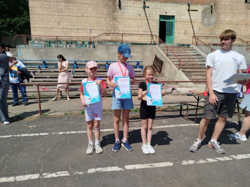 Сегодня 3 июня 2025 г. в рамках программы "Месячник спорта"на городском стадионе прошли Харцызские городские соревнования, посвященные Олимпийскому дню бега, прыжкам и метанию среди юношей и девушек 2012-2013 г.р., 2014 г.р.... Сегодня 3 июня 2025 г. в рамках программы "Месячник спорта"на городском стадионе прошли Харцызские городские соревнования, посвященные Олимпийскому дню бега, прыжкам и метанию среди юношей и девушек 2012-2013 г.р., 2014 г.р....