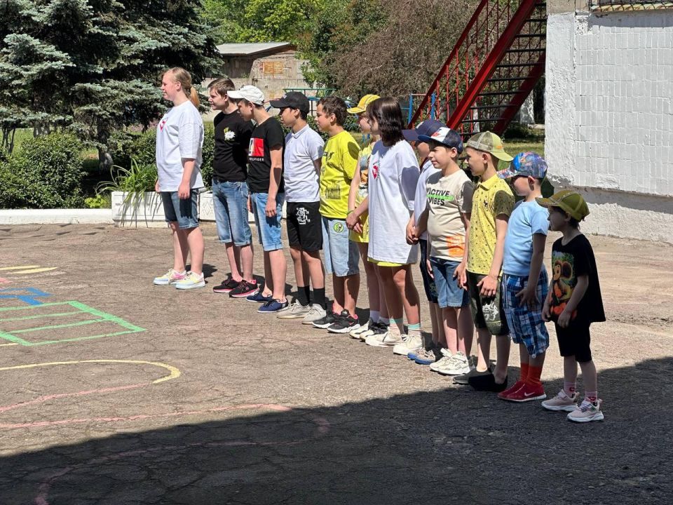 Ленобласть передала подарки воспитанникам «Рябинки» из Енакиево Ленобласть передала подарки воспитанникам «Рябинки» из Енакиево