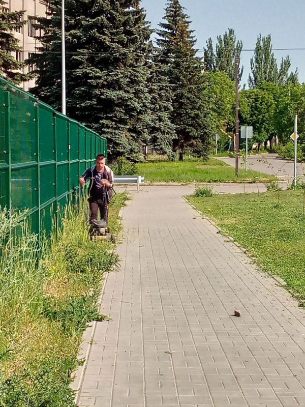 Сергей Желновач: На территории городского округа Дебальцево продолжаются работы по покосу сорных и карантинных трав Сергей Желновач: На территории городского округа Дебальцево продолжаются работы по покосу сорных и карантинных трав
