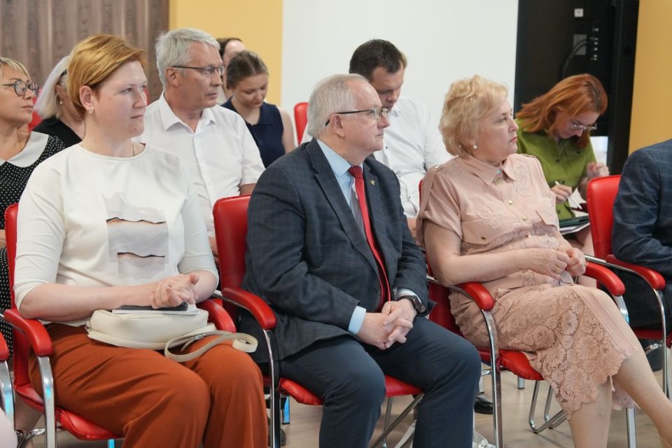 Ольга Колударова: В Донецке прошел семинар по вопросам развития профильных классов Ольга Колударова: В Донецке прошел семинар по вопросам развития профильных классов