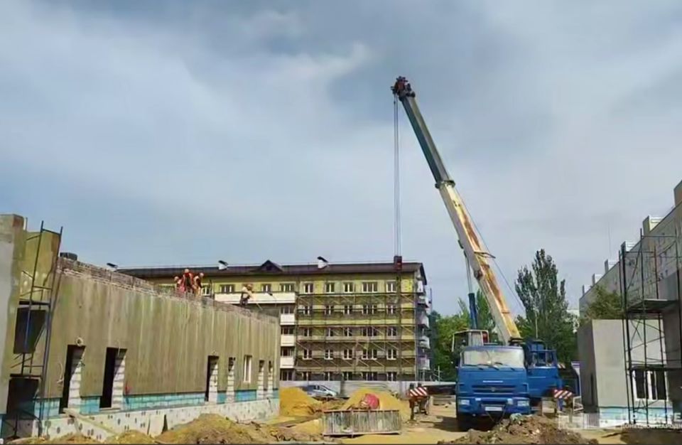 Цифра дня: более 400 человек задействованы на восстановлении Больницы интенсивного лечения Мариуполя Цифра дня: более 400 человек задействованы на восстановлении Больницы интенсивного лечения Мариуполя