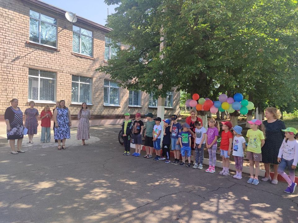 2 июня состоялось открытие пришкольного лагеря «Бердяночка» в ГБОУ «Бердянская школа Мангушского м.о.» 2 июня состоялось открытие пришкольного лагеря «Бердяночка» в ГБОУ «Бердянская школа Мангушского м.о.»