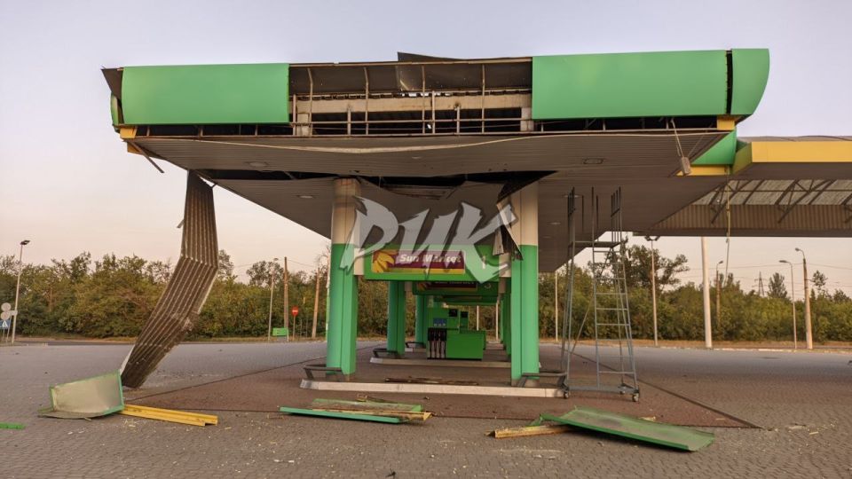 Иван Приходько: Последствия удара дроном украинских террористов по одной из заправок в Калининском районе Горловки сегодня ночью Иван Приходько: Последствия удара дроном украинских террористов по одной из заправок в Калининском районе Горловки сегодня ночью