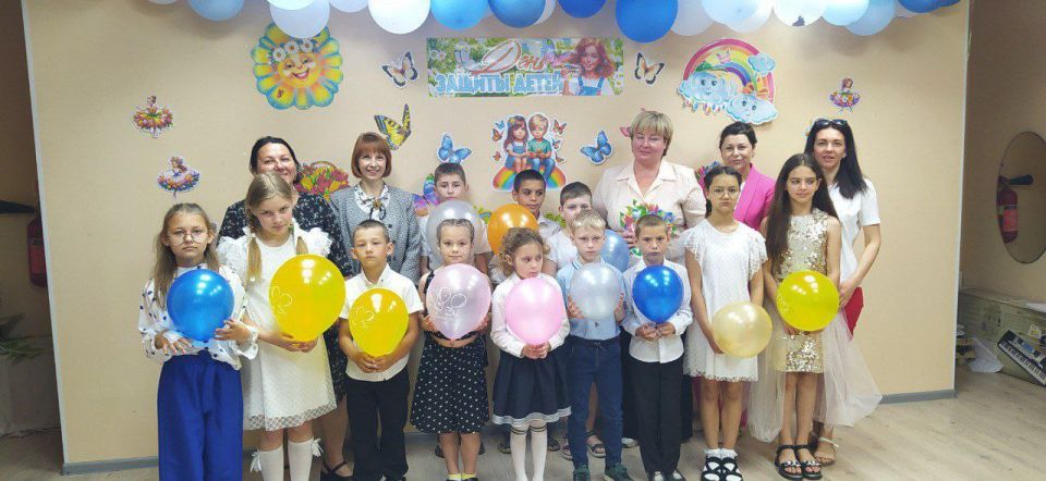 Реализуя мероприятия проекта «Культура малой Родины» Всероссийской политической партии «Единая Россия» в Белосарайском, Портовском сельских клубах, в Мелекинском Дворце народного творчества прошли мероприятия ко Дню Защиты... Реализуя мероприятия проекта «Культура малой Родины» Всероссийской политической партии «Единая Россия» в Белосарайском, Портовском сельских клубах, в Мелекинском Дворце народного творчества прошли мероприятия ко Дню Защиты...