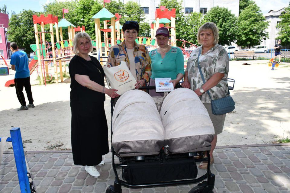 Также в нашем городе состоялось необычное и яркое событие — первый в истории Парад колясок! Мероприятие собрало множество семей с маленькими участниками, которые вместе с родителями представили оригинальные, красочные и... Также в нашем городе состоялось необычное и яркое событие — первый в истории Парад колясок! Мероприятие собрало множество семей с маленькими участниками, которые вместе с родителями представили оригинальные, красочные и...