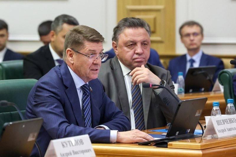 Александр Волошин: #работа_в_СФ. Сегодня в Совете Федерации под председательством Валентины Ивановны Матвиенко состоялась встреча сенаторов с Министром экономического развития РФ Максимом Решетниковым в формате «открытого... Александр Волошин: #работа_в_СФ. Сегодня в Совете Федерации под председательством Валентины Ивановны Матвиенко состоялась встреча сенаторов с Министром экономического развития РФ Максимом Решетниковым в формате «открытого...