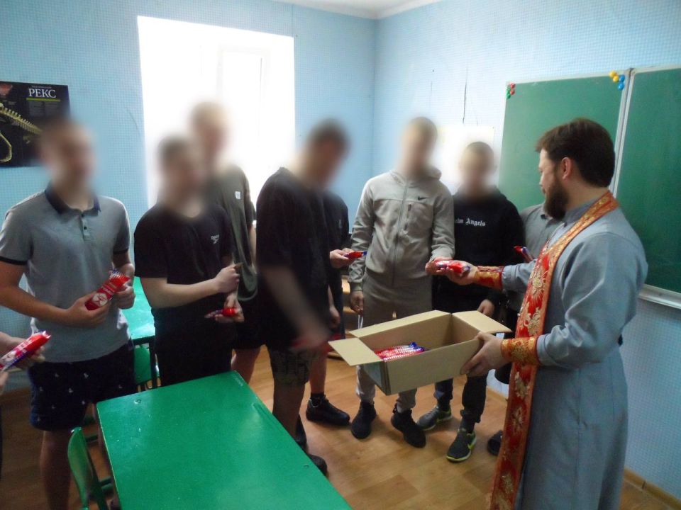 Священнослужитель поздравил несовершеннолетних СИЗО-1 с Днем защиты детей Священнослужитель поздравил несовершеннолетних СИЗО-1 с Днем защиты детей